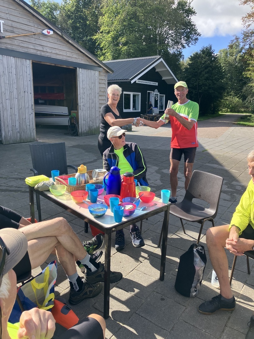 2026-09-26-3-overhandiging-van-dijk-beker 2026-09-26-3-overhandiging-van-dijk-beker